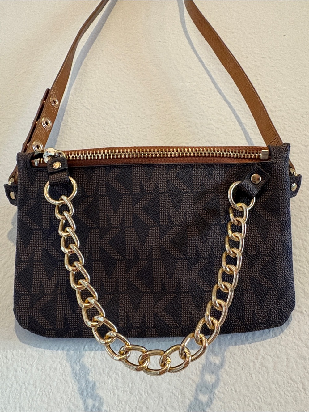 Michael Kors Dark Brown Crossbody belt Bag with gold chain link hardware - Picture 3 of 8